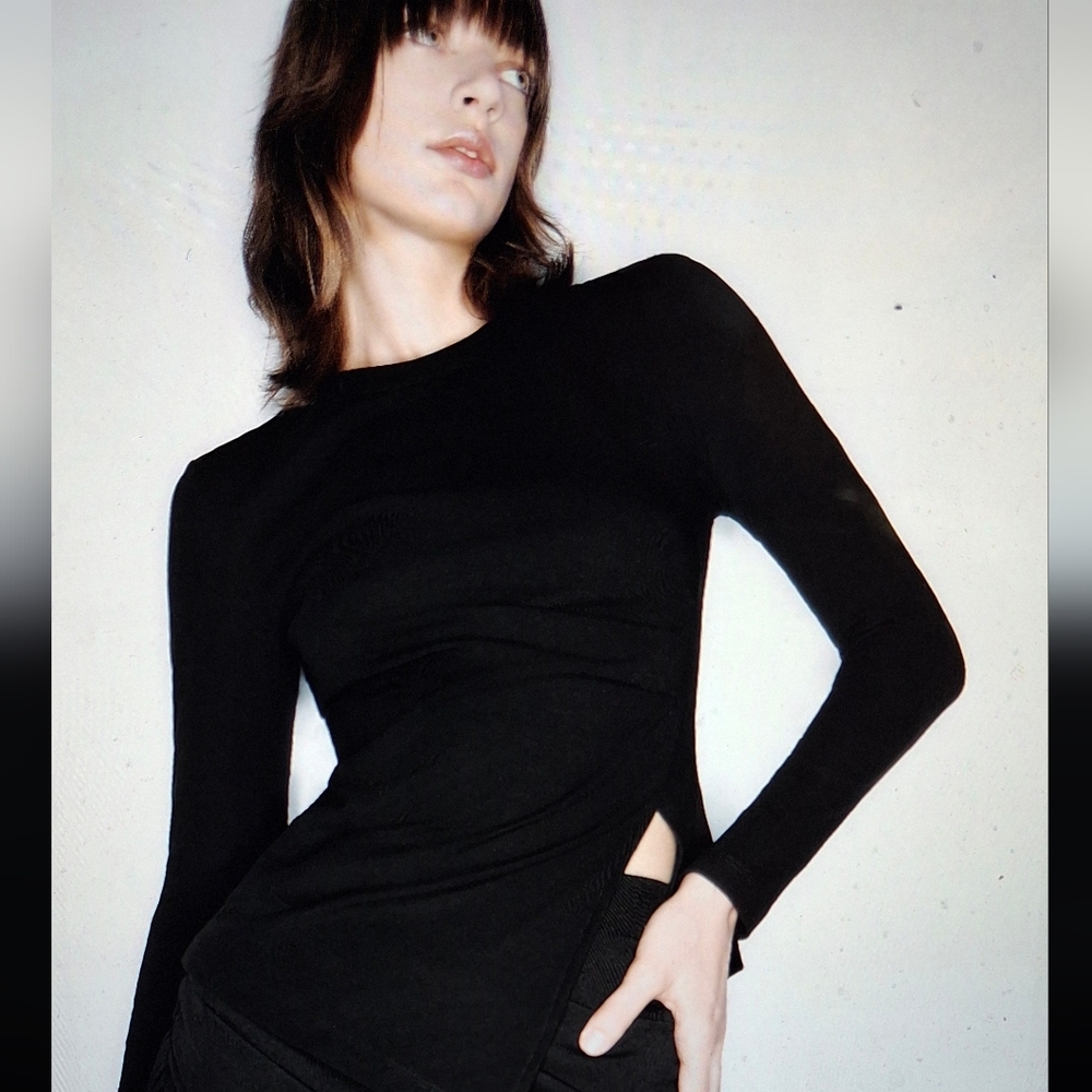 UR BLACK ASYMMETRICAL HEM TEE NWT